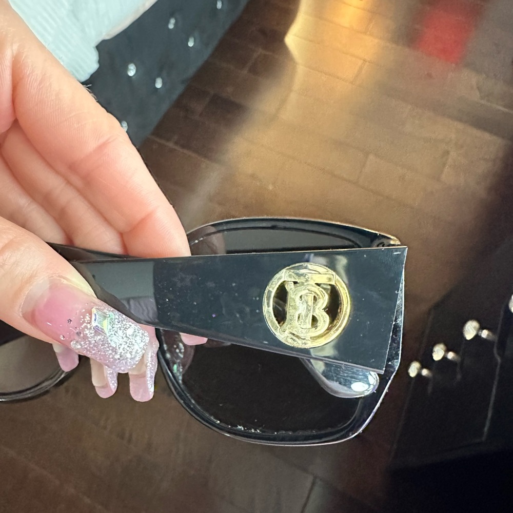 Burberry Black Sunglasses - Picture 8 of 8